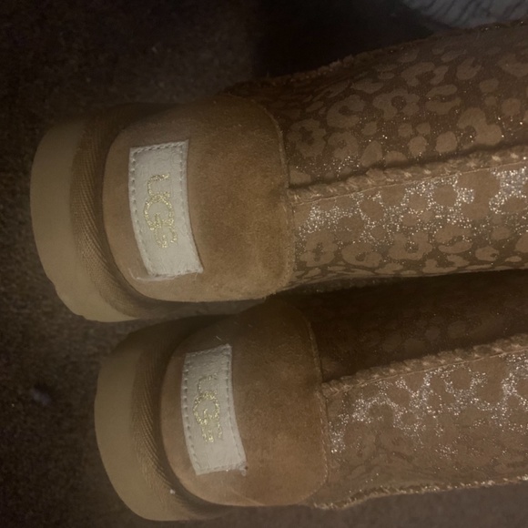 Uggs - Picture 2 of 3